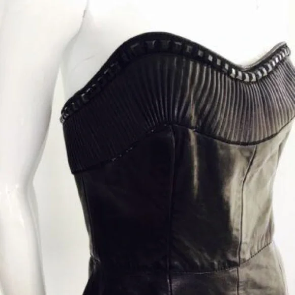 Black leather  strapless dress. 

Features a sweetheart plunge cleavage. - Picture 6 of 11
